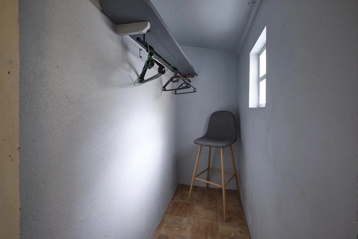 Room 8 of 14