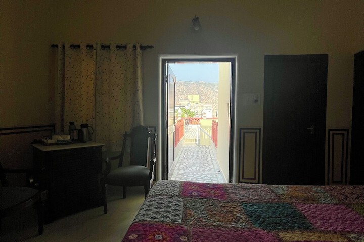 Room 15 of 73