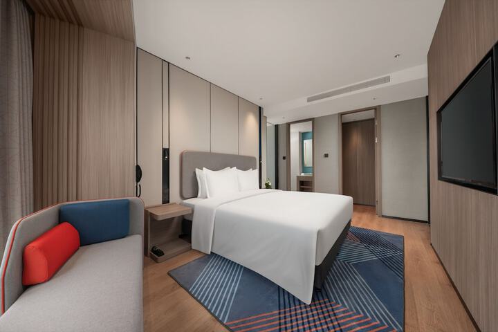 Room 6 of 96