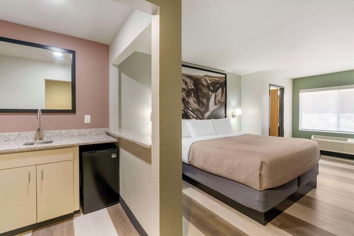 Room 27 of 41