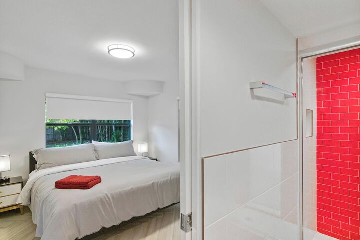 Room 4 of 25
