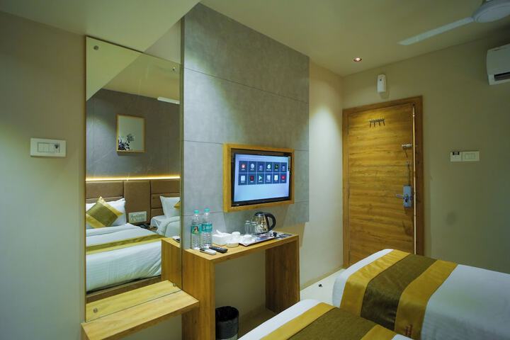Room 4 of 18