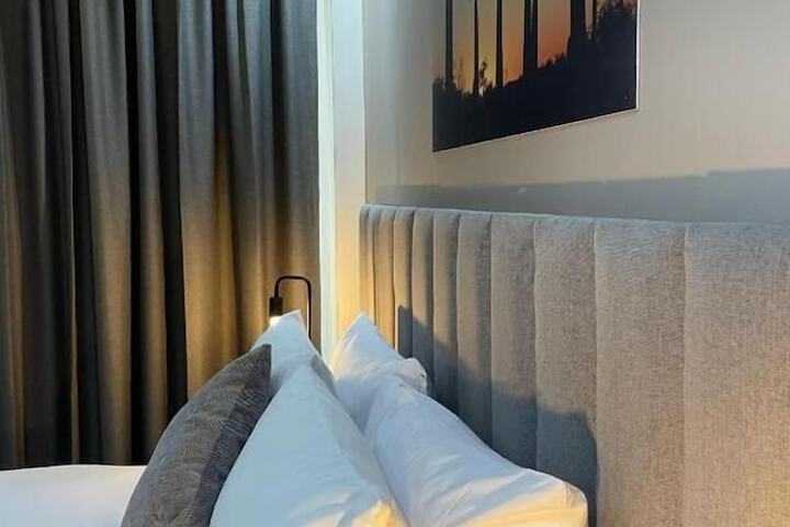 Room 32 of 66