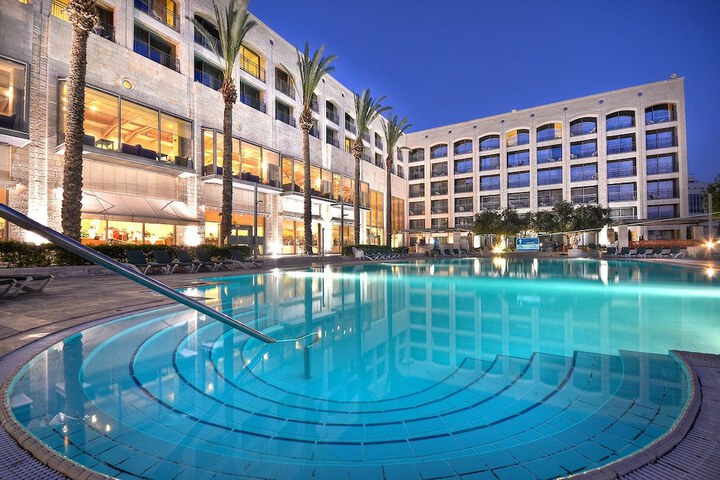 Hotel Pool