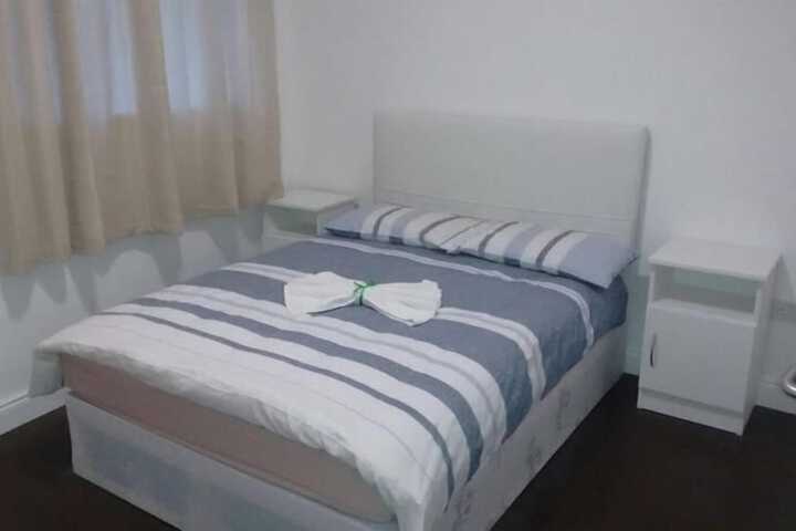 Room 5 of 12