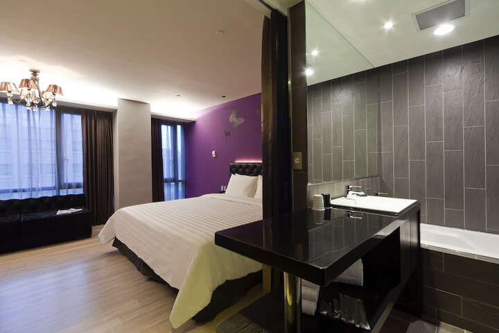 Room 10 of 69