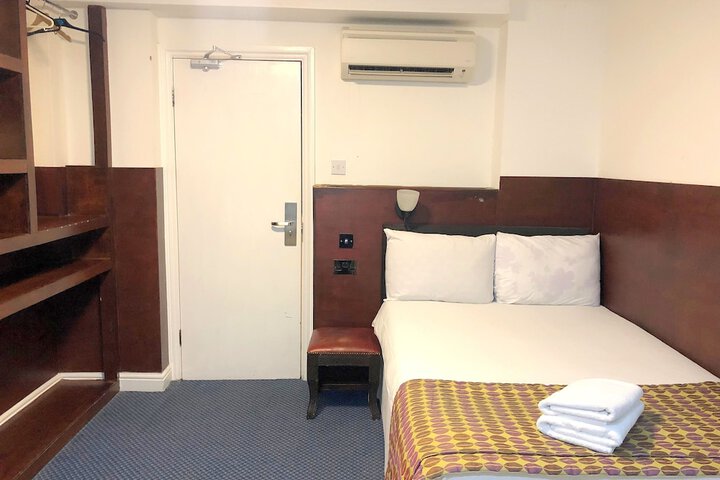 Room 52 of 127