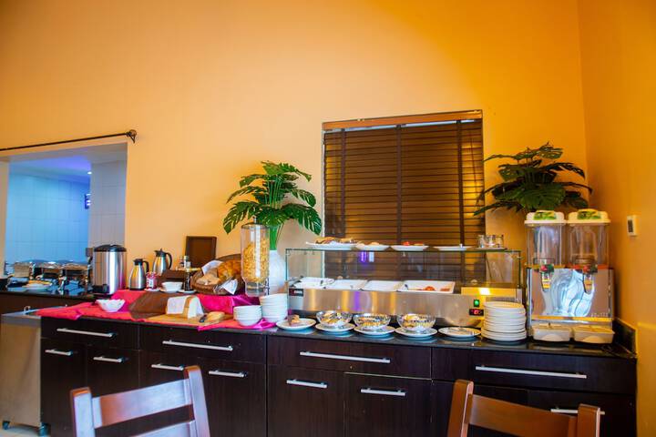 Dining 40 of 54