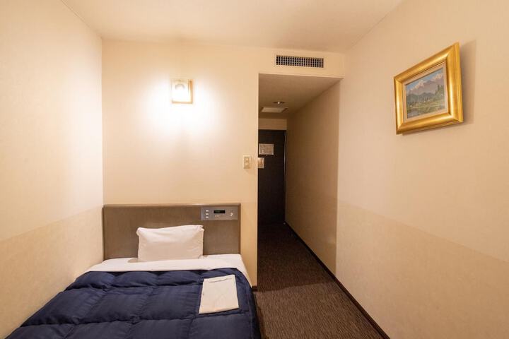 Room 17 of 37