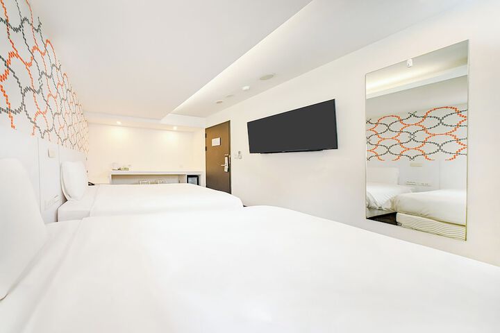 Room 53 of 83