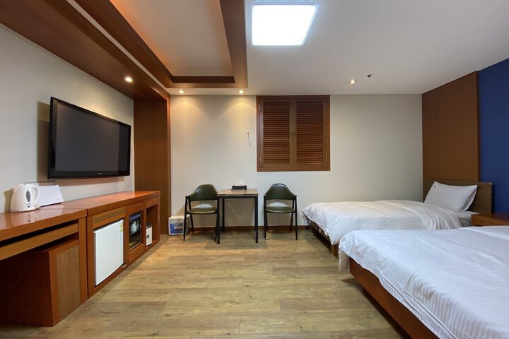 Room 18 of 73