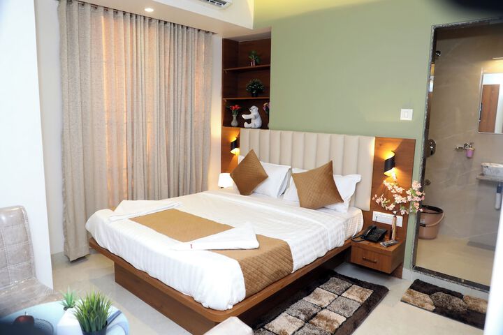 Room 12 of 27