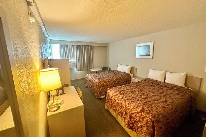 Room 9 of 32