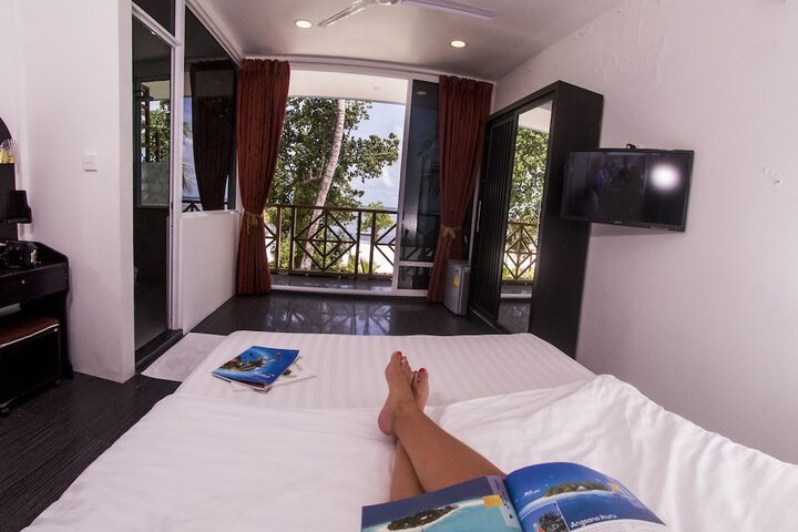 Room 6 of 51