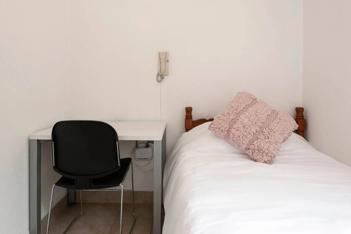 Room 8 of 10