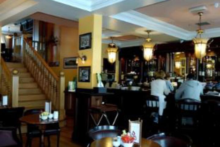 Bar/lounge