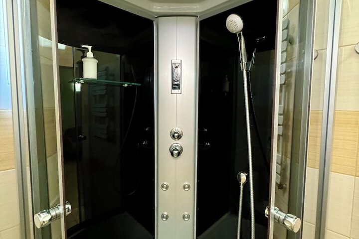 Room 46 of 65