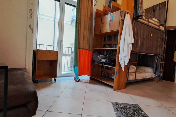 Room 8 of 28