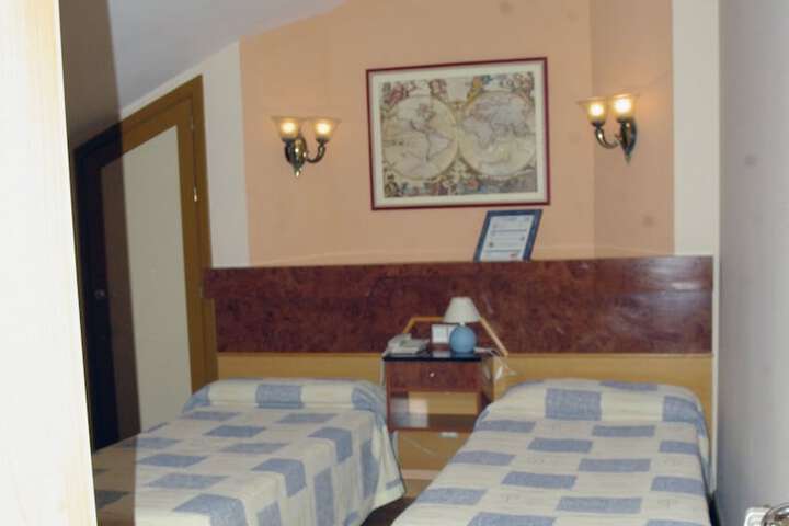 Room 7 of 66
