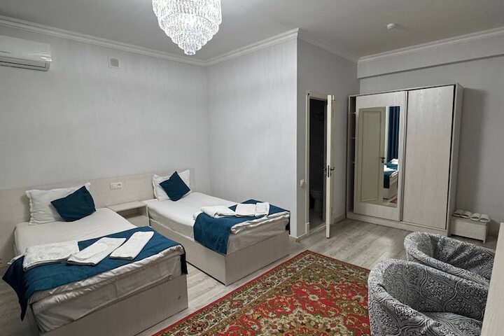 Room 7 of 16