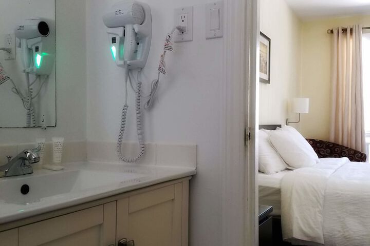 Room 34 of 46