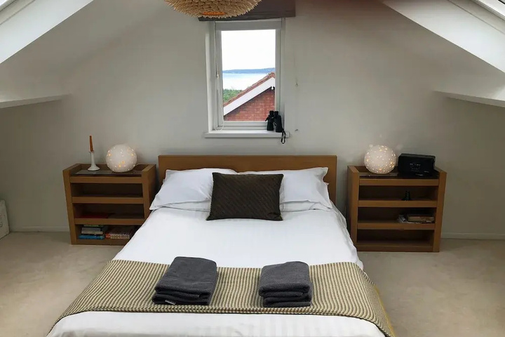Room 3 of 7