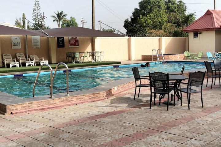 Pool 40 of 48