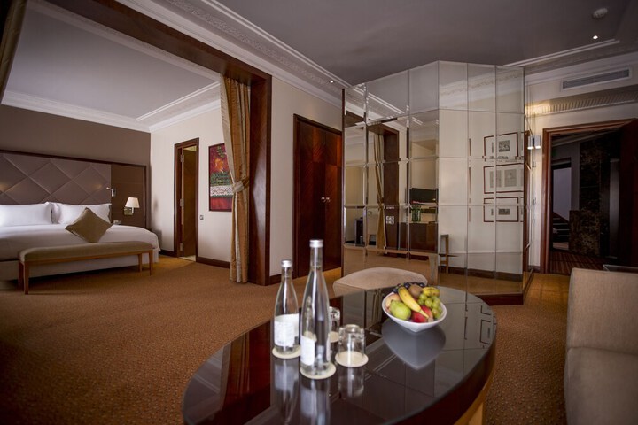 Room 10 of 60