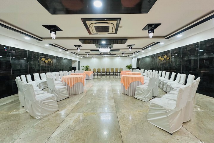 Ballroom/Hall 121 of 134