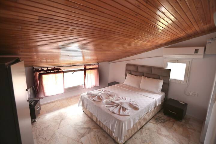 Room 8 of 34