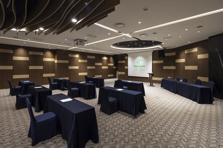 Ballroom/Hall 54 of 83