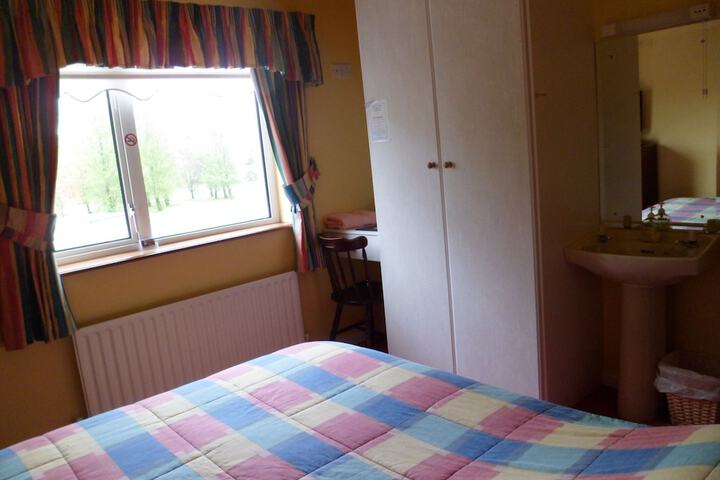 Room 9 of 28