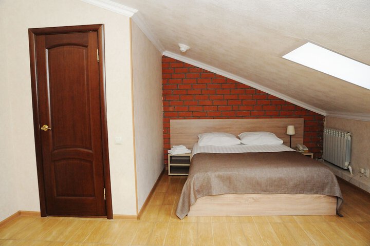 Room 4 of 60