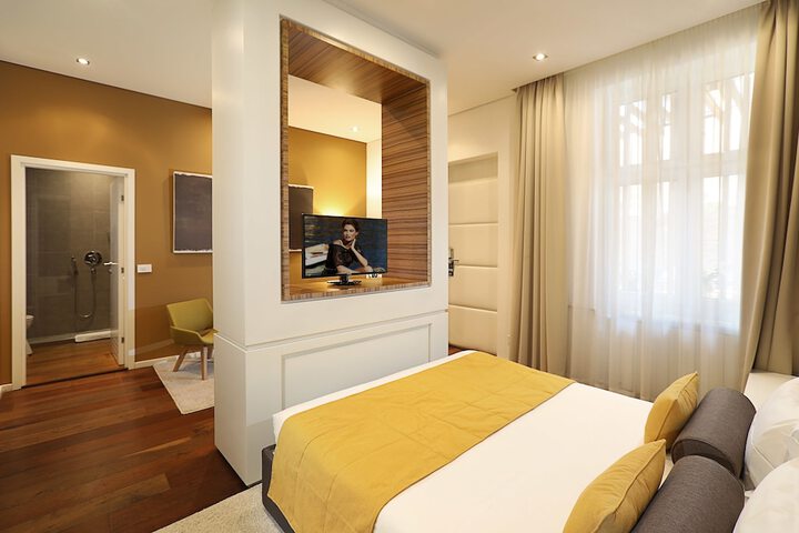Room 16 of 54