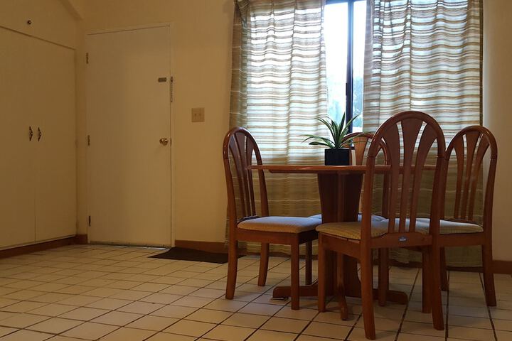 Room 10 of 32