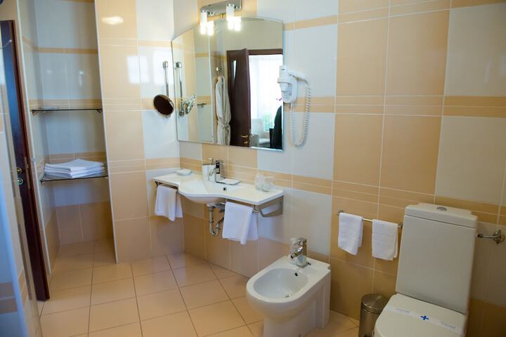 Room 8 of 42