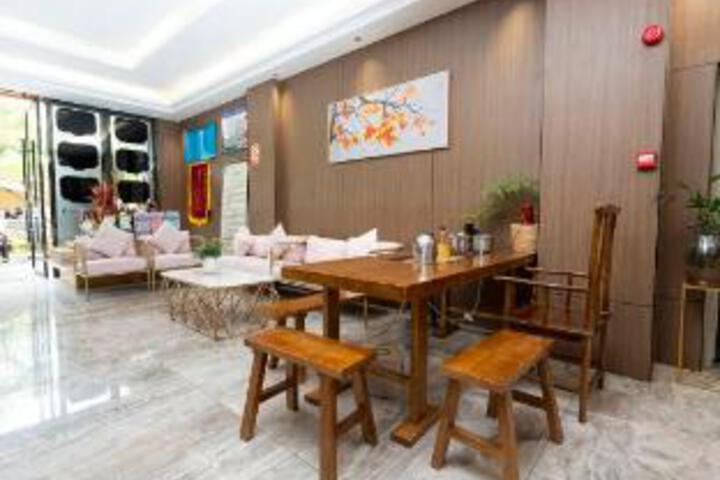 Mile Lake View Baiman Hotel (Wenquan Road Branch)