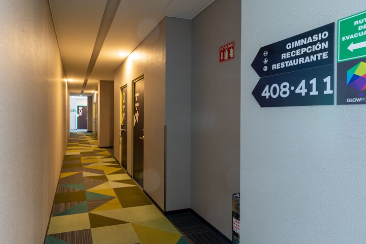 Ballroom/Hall 86 of 100