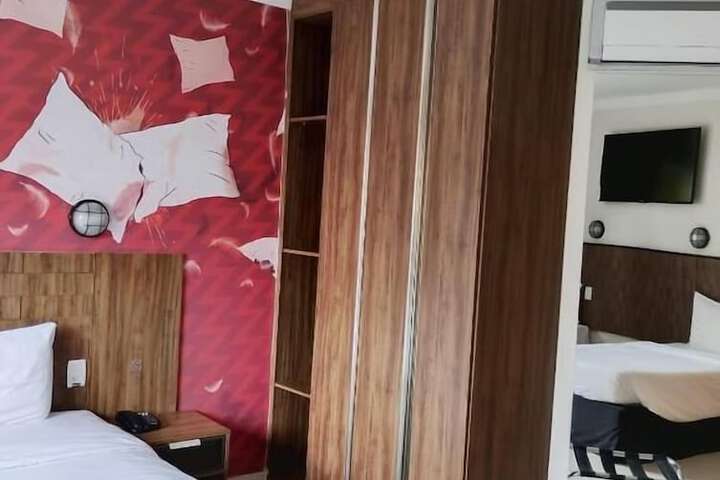 Room 16 of 50