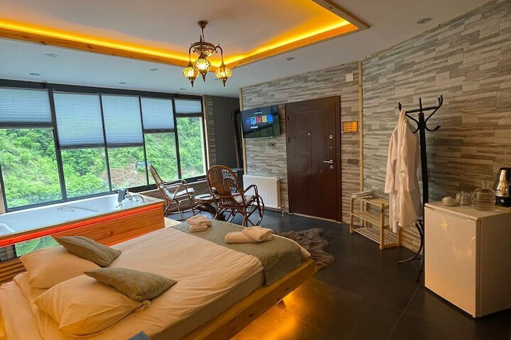 Room 3 of 89