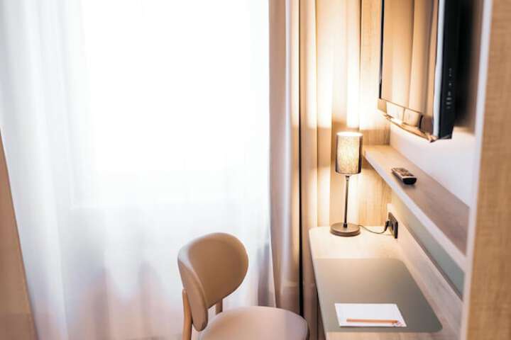 Room 5 of 16
