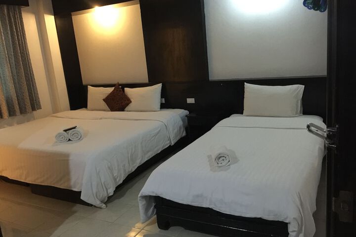 Room 10 of 12