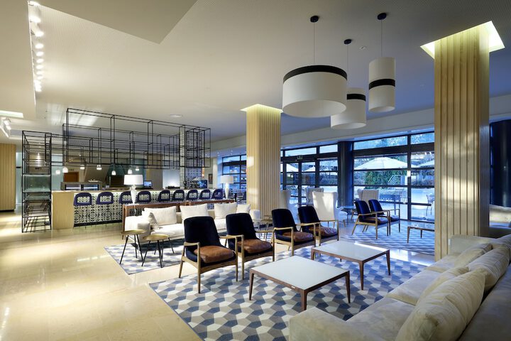 Entrance & Lobby