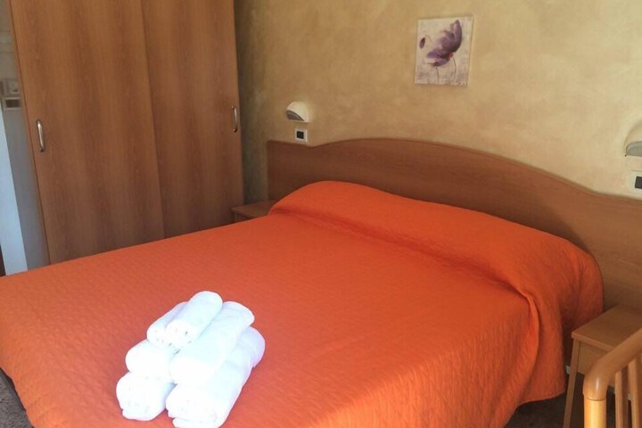 Room 6 of 35