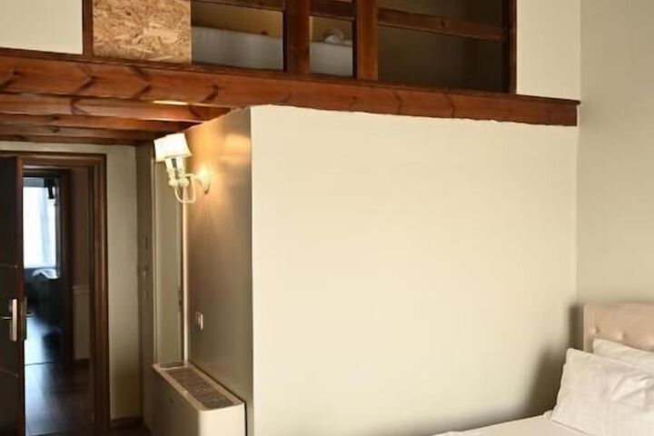 Room 4 of 31