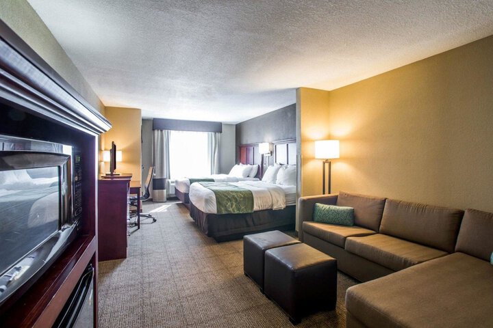 Suite Accessible King Size Bed (6 of 11)