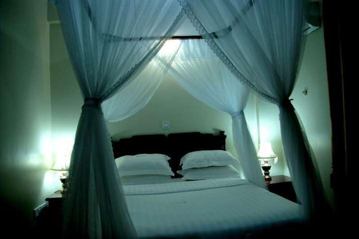 Room 8 of 33