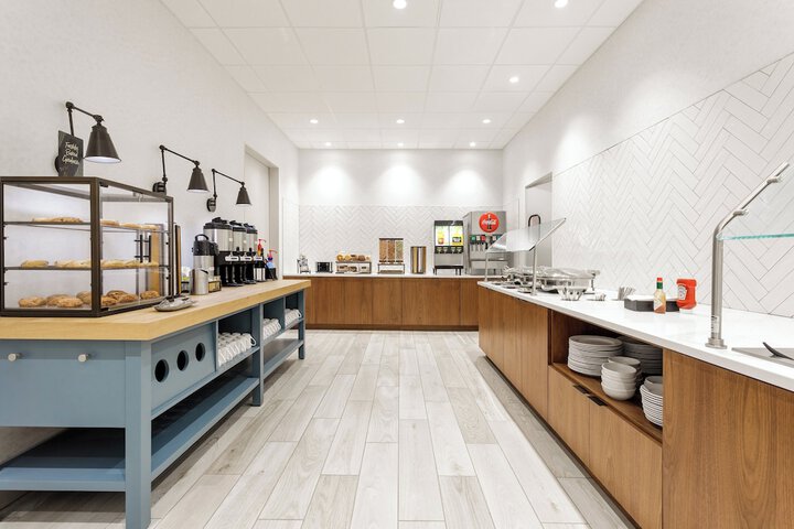 Breakfast/Coffee Service 32 of 52