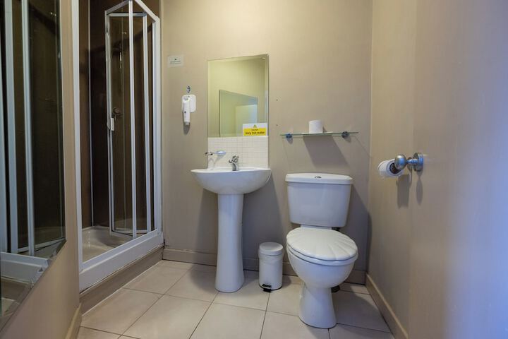 Room 15 of 32
