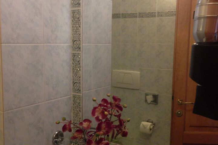 Room 76 of 142